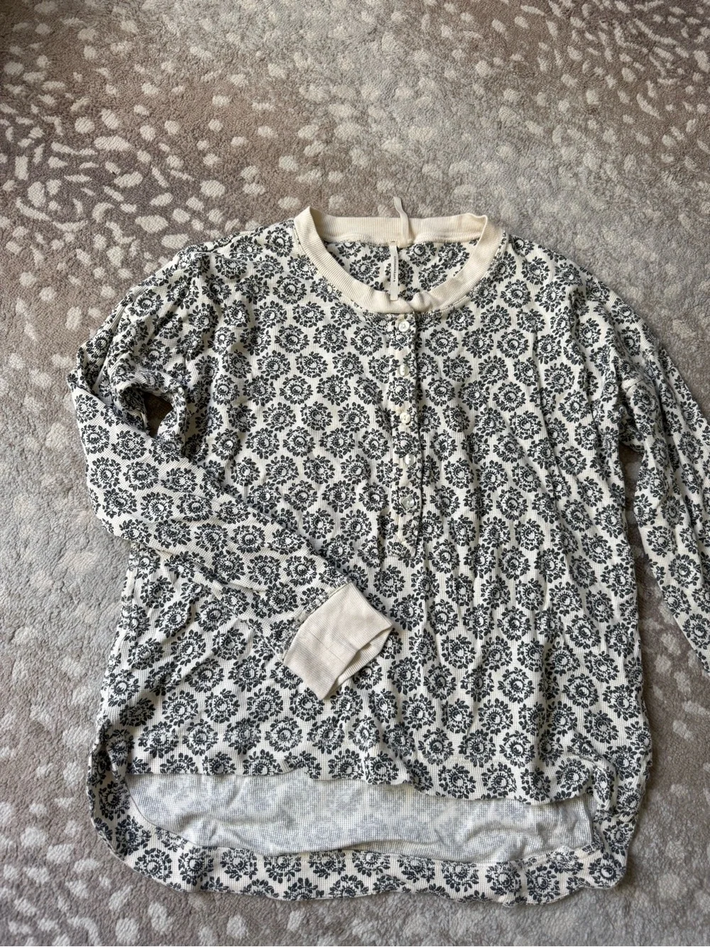 Anthropologie Women’s Cream and Black Pattern Pajama Set